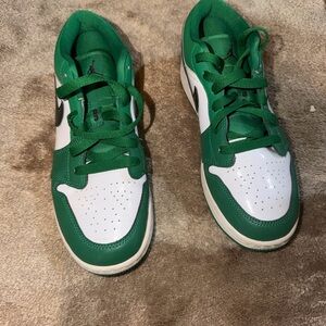 Nike Kids Green and White Sneakers